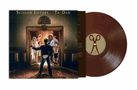 Die Texte "Scissor Sisters" und "Ta-Dah" sind oben auf einem Plattencover. Ein Mann präsentiert in einem offenen Fahrstuhl., LP
