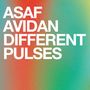 Text: "ASAF AVIDAN DIFFERENT PULSES". Hintergrund: Farbverlauf in Rot, Grün und Blau mit leichtem Körnungseffekt., LP