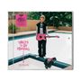 "Tickets to My Downfall" steht in pink. Ein Mann mit rosa Gitarre steht an einem leeren Pool., 2 CDs