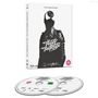 „The Bloody Beetroots Live“ steht in weiß auf einem schwarz gekleideten Mann. Zwei Discs mit ähnlichem Design liegen darunter., 1 CD und 1 Blu-ray Disc