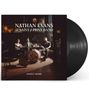 "NATHAN EVANS AND THE SAINT PHNX BAND, ANGELS' SHARE. Drei Personen in einer Bar, mit Instrumenten und einem Vinyl.", LP
