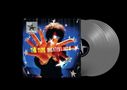 "The Cure Greatest Hits" in gelber und weißer Schrift. Eine Hand streckt sich nach vorne, umgeben von hängenden Sternen.