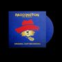 "PADDINGTON THE MUSICAL" und "ORIGINAL CAST RECORDING" in Gelb. Illustration von Paddingtons Gesicht mit rotem Hut und Schild.