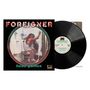 „Foreigner“, „head games“. Ein Vinyl-Cover mit einer Frau in einem Badezimmer, umgeben von Urinalen., LP