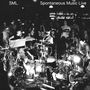 Text oben: „SML Spontaneous Music Live“. Schwarz-Weiß-Aufnahme einer Band, die vor Publikum spielt., LP