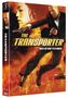 "The Transporter" in großen, gelben Buchstaben. "Rules are made to be broken." Kampfbereiter Mann mit Pistolen, Explosionen., 1 Blu-ray Disc und 1 DVD