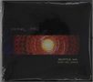 "PEARL JAM" oben links, "SEATTLE, WA" und "MAY 30, 2024" unten rechts. Zentral ein Licht mit roten und gelben Mustern., 2 CDs