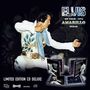 Elvis On Tour 1974, Amarillo, Texas. Limited Edition CD Deluxe. Elvis in einem weißen Anzug in Performance-Pose., 2 LPs