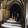 "Erbarme dich! AYRES EXTEMPORE" steht oben in einem von Sonnenlicht durchfluteten alten Steinbogen mit drei Musikern., CD