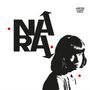 Text: "NA RA", "Limited Clear Vinyl". Schwarz-weißes Porträt einer Frau mit Pony, roter Punktdeko., LP