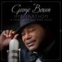 "George Benson, Inspiration: A Tribute to Nat King Cole." Bild eines lächelnden Mannes mit Mikrofon und Schallplatte.