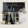 Texte: "HERE BECAUSE OF HOPE". Drei Jungen in Anzügen, einer sitzt, zwei stehen. Vinyl-Schallplatte in Weiß., 2 LPs