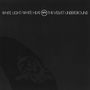 „White Light/White Heat“, „The Velvet Underground“. Schwarzer Hintergrund mit schwachem Totenkopf-Umriss.