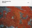 "Bobo Stenson Trio Serenity" steht oben links. Unten ist eine Fläche mit intensiv orangefarbenem Flechtenbewuchs auf Stein., 2 CDs