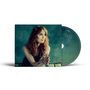 Text: ALICIA WITT BETWEEN HEAVEN AND EARTH. Eine Frau mit roten Haaren sitzt nachdenklich, CD daneben., CD