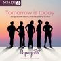 "Tomorrow is today. Songs of love, beauty and the passing of time. Papagena includes First Recordings." Silhouetten von fünf Frauen vor Sonnenuntergang., CD