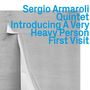 Text in Blau: "Sergio Armaroli Quintet Introducing A Very Heavy Person First Visit". Hintergrund: Graue, gefaltete Struktur., CD