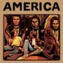 "AMERICA" in großen Buchstaben oben. Drei Männer sitzen, im Hintergrund historische Porträts von indigenen Personen., Super Audio CD