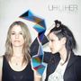 Zwei Frauen nebeneinander, rechts eine mit schwarzem Haar. Bunter geometrischer Streifen in der Mitte, Text: "UHUHUHER NOCTURNES REDUX"., LP