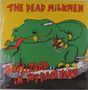 „THE DEAD MILKMEN“ oben. „BIG LIZARD IN MY BACKYARD“ unten. Illustration eines grünen Dinosauriers mit Zigarre.