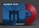 Text: "INCENDIARY DEVICE" und "NEW YORK CITY". Rotes Vinyl vor einem blauen Foto der Brooklyn Bridge., LP