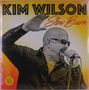 Texte: „KIM WILSON Slow Burn“. Ein Mann mit Sonnenbrille singt leidenschaftlich in ein Mikrofon., LP