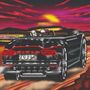 "ZUZAX" auf dem Nummernschild eines schwarzen Cabriolets, das bei Sonnenuntergang über eine staubige Straße fährt., LP