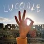 Der Schriftzug "LUCCIOLE" steht in Wolken am Himmel. Eine Hand formt das OK-Zeichen vor der Sonne im Hintergrund eines Kolosseums., 2 LPs