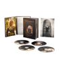 "Loreena McKennitt, the mask and mirror, the definitive edition." Geöffnetes Buch, Leaflet und vier CDs verteilt., 2 CDs, 1 DVD und 1 Blu-ray Audio