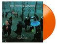 "The Frank & Walters", "Grand Parade". Menschen mit Regenschirmen und Luftballons im Park. Orangefarbene Vinyl-Schallplatte.