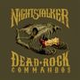 "NIGHTSTALKER DEAD ROCK COMMANDOS" in großer Schrift über einem Dinosaurierschädel mit einer Flamme im Maul.