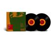 Roter Textblock: "Power Corruption". Zwei Schallplatten mit orange-rotem Zentrum und ein grünes Cover mit Augenmotiv., 2 LPs