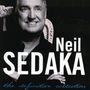 Text: Neil Sedaka, the definitive collection. Schwarz-weiß Foto eines lächelnden Mannes auf verziertem Stuhl., CD