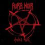 "AURA NOIR" oben, "HADES RISE" unten in roter Schrift. Dazwischen ein roter Pentagramm-Kreis auf schwarzem Hintergrund., CD