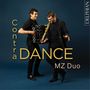 Contra DANCE MZ Duo. Zwei Männer, einer mit Akkordeon, der andere mit Saxophon, vor dunkelblauem Hintergrund.
