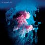 „The Pineapple Thief, All the Wars“. Illustration mit farbigen Wolken in Blau und Rosa auf dunklem Hintergrund., CD