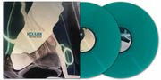 Text: "MICK KARN THREE PART SPECIES." Zwei türkisfarbene Schallplatten mit abstraktem Cover-Design., 2 LPs