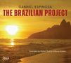 "GABRIEL ESPINOSA THE BRAZILIAN PROJECT", ein Sonnenuntergang am Meer mit Menschen im Wasser, Berge im Hintergrund., CD