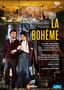 Text: Giacomo Puccini La Bohème. Namen der Künstler und Dirigenten. Zwei Personen in Bühnenkostümen, möglicher Theaterhintergrund., DVD