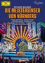 Titel: "Die Meistersinger von Nürnberg". Bunte Opernszene mit Darstellern in historischen Kostümen und heller Beleuchtung.