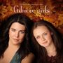 Text: "Soundtrack from the original series Gilmore girls". Zwei Frauen vor einem Hintergrund aus herbstlichen Blättern., CD