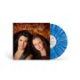 "O.S.T. from the original series Gilmore Girls." Zwei Frauen vor herbstlichen Blättern, eine blaue Vinyl-Schallplatte., LP