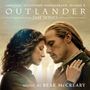 „Original Television Soundtrack: Season 8, Outlander The Series, Music by Bear McCreary.“ Zwei Personen in enger Umarmung., 2 LPs