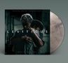 Text: „LEV1TICUS“ und „Music by Jed Kurzel“. Zwei Personen umarmen sich, dunkle Stimmung. Eine Vinyl-Schallplatte ist zu sehen.