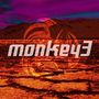 "monkey3" vor roter Wüstenlandschaft und violettem Himmel, mit stilisierten Mustern im Hintergrund., CD