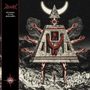 "Echoes of the Astrolith" steht rechts auf einem dreieckigen Gebilde mit Armen. Oben ein Halbmond. Surrealer Stil., CD