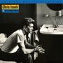 Text: "Chris Isaak", "Heart Shaped World". Schwarz-weiß Bild, Mann sitzt nachdenklich vor Waschbecken., Super Audio CD