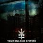 "YOUR INLAND EMPIRE"; Ein düsterer Stadtbild mit hohen Gebäuden bei Nacht, im Vordergrund mittig ein stilisiertes grafisches Symbol., LP