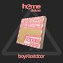 Text: „home deluxe“, „boy next door“. Ein rosafarbenes Quadrat mit Fragezeichen auf grauem Hintergrund., CD