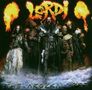 Text: "Lordi The Arockalypse". Eine Gruppe in fantasievollen Monsterrüstungen, umgeben von Feuer und Rauch.